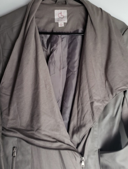 Adorable Off Center Zip Jacket - Picture 2 of 7